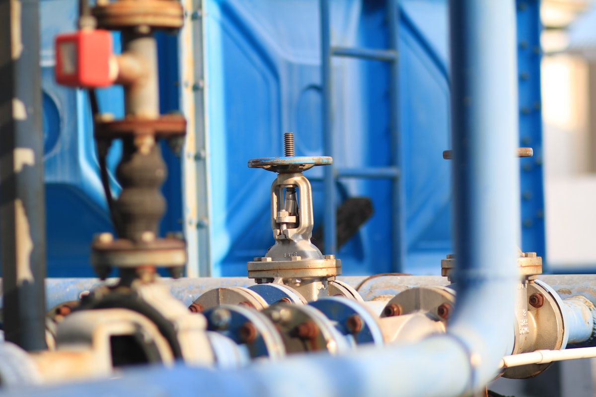 Válvulas e conexões industriais inspecionadas - FRV Engenharia