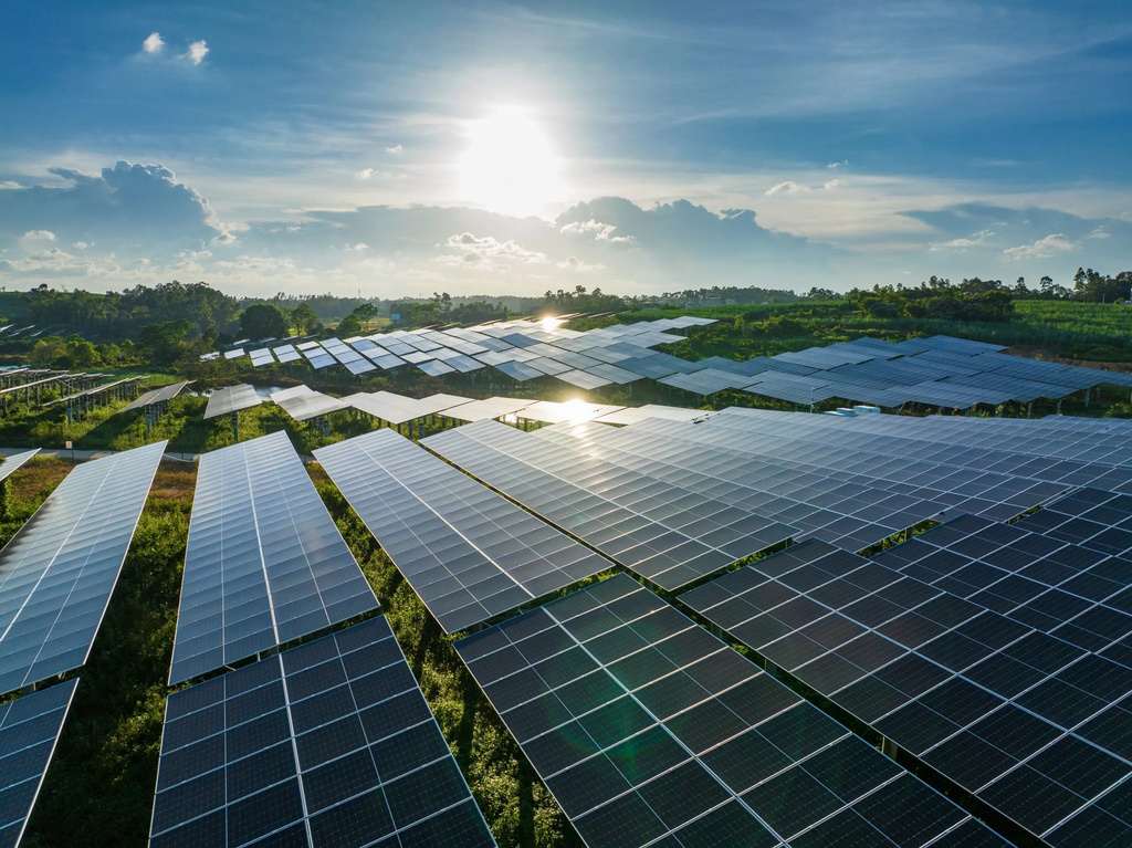 Usina fotovoltaica em manutenção